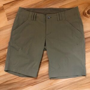 Marmot  Women’s Olive Green Nylon Stretch Short Pockets Bell Loops Size 10
